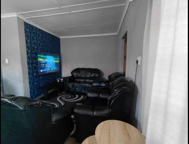 4 BEDROOM HOUSE FOR SALE IN VANDERBIJLPARK CW 5